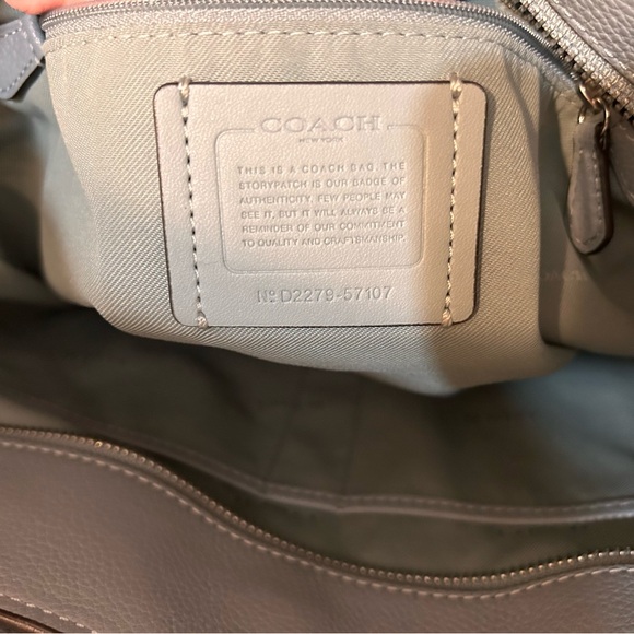 Gorgeous Coach NWOT Pebble Leather Turnlock Chain Strap Tote. Zipper closure. - Picture 7 of 7